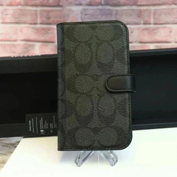 COACH Iphone 15 Folio In Signature Canvas CT672 CHR - Picture 1 of 10